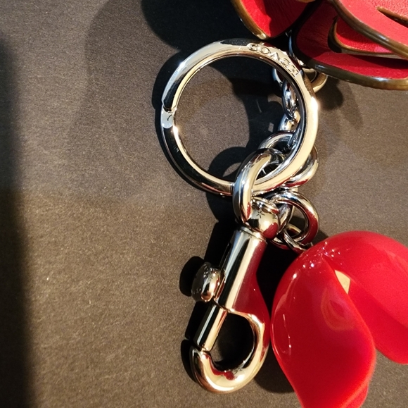 RARE Vintage COACH Red Leather Flower Petals Key Ring - Picture 5 of 7